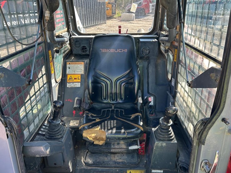 2013-takeuchi-tl12-image-19