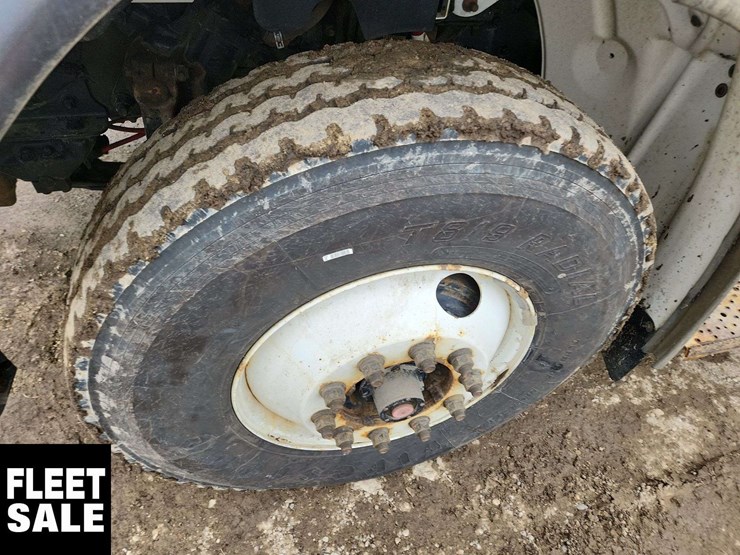 2018-freightliner-m2-106-image-28