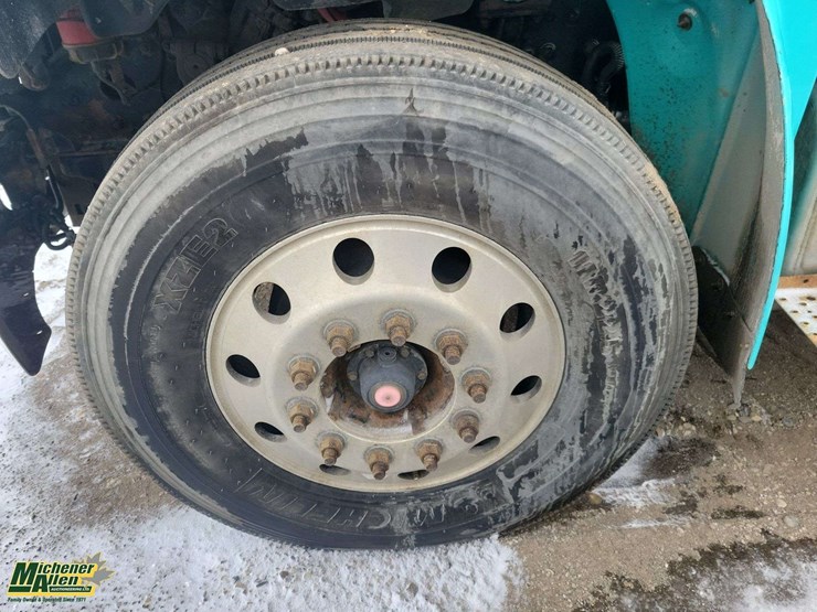 2008-freightliner-m2-106-image-6