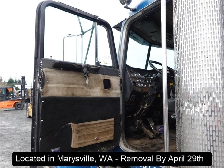 1997-peterbilt-378-image-10