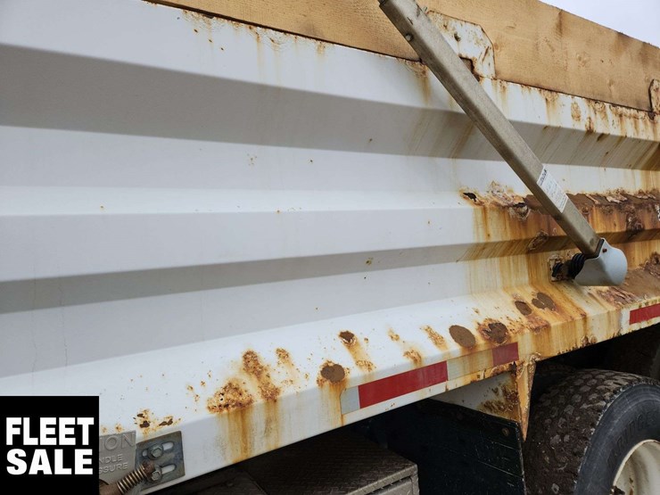 2018-freightliner-m2-106-image-41