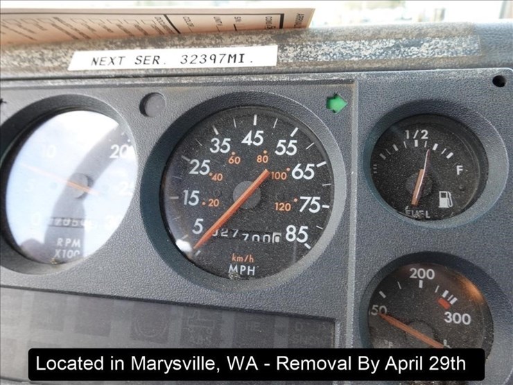 1995-freightliner-fl60-image-11