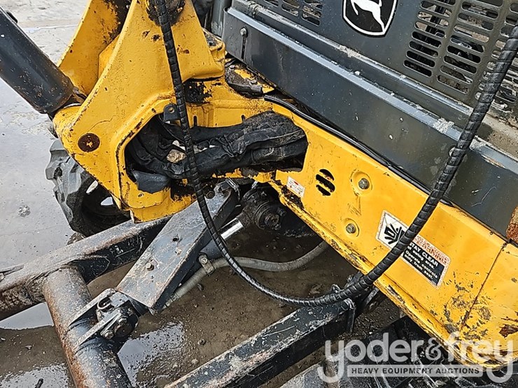 2015-deere-27d-image-21