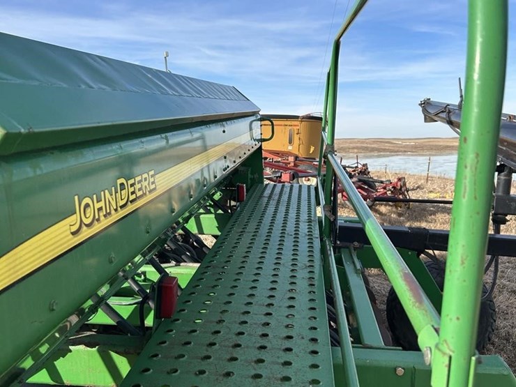 2004-john-deere-1590-image-23