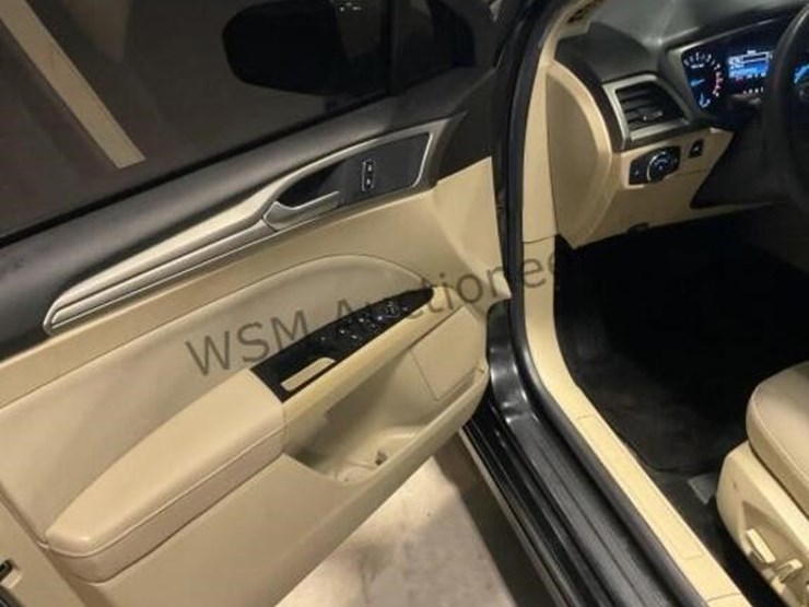 2014-ford-fusion-se-sdn-image-22