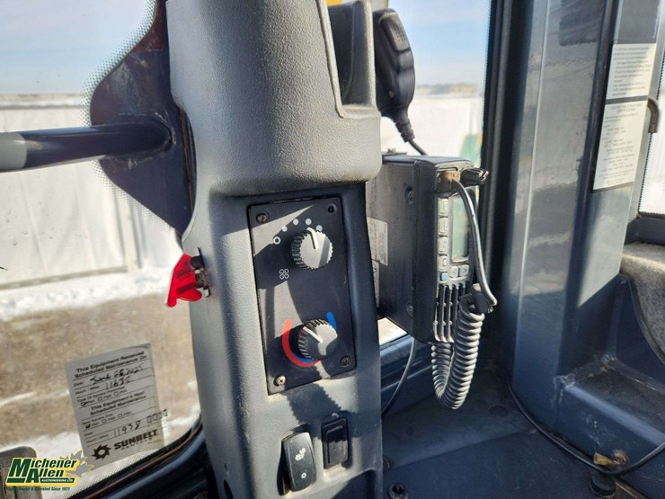 2015-deere-644k-image-23