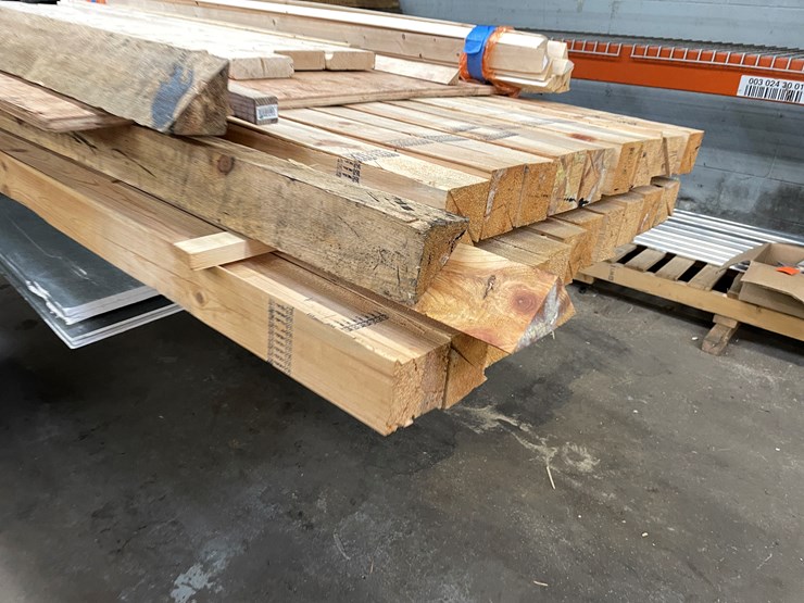 #2558-•-pallet-of-building-material-(columbia-heights,-mn)-image-4