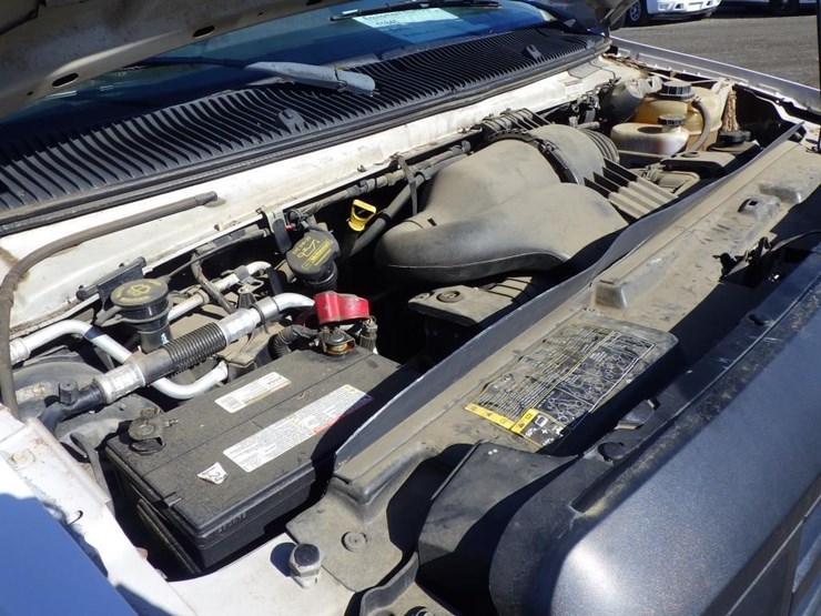 2011-ford-cargo-image-11