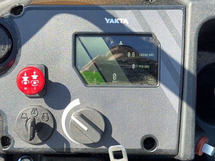 #4056-•-yakta-yxr-710-zero-turn-mower-image-12