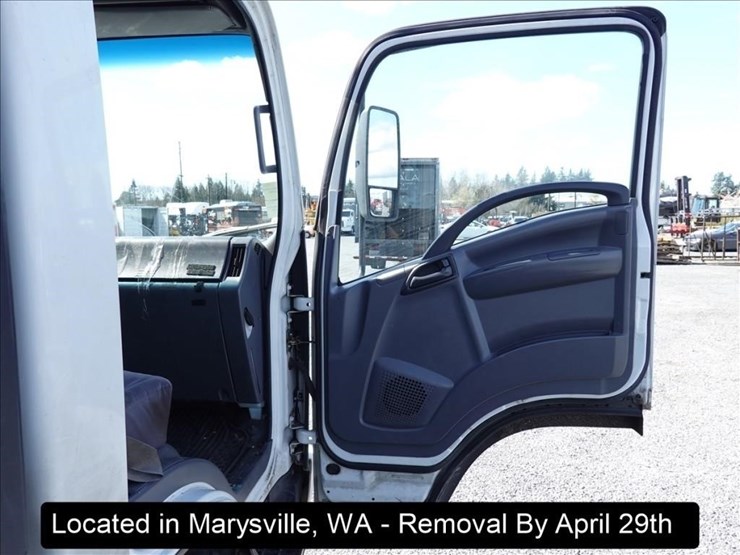 2014-isuzu-nqr-image-3