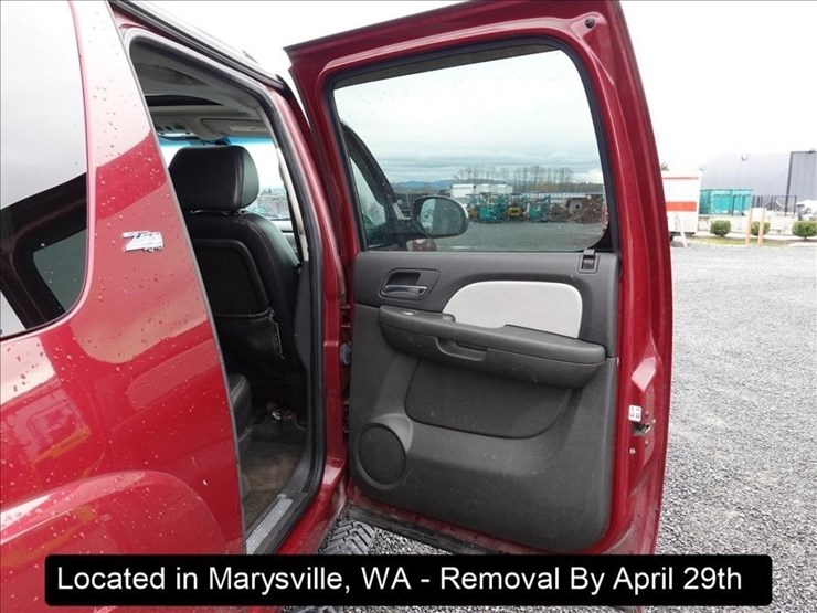 2007-chevrolet-suburban-image-28