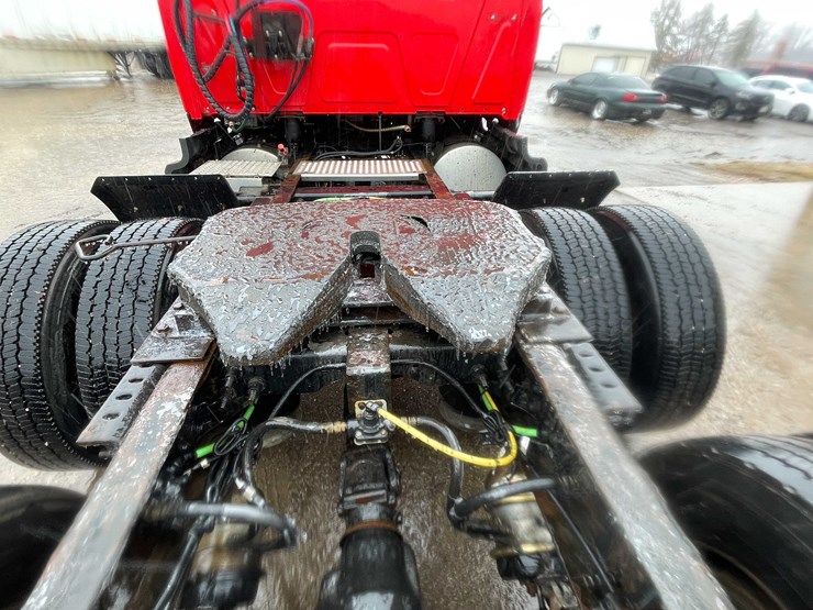 #234-•-2016-international-semi-tractor-(has-wi-title)-(denmark,-wi)-image-19