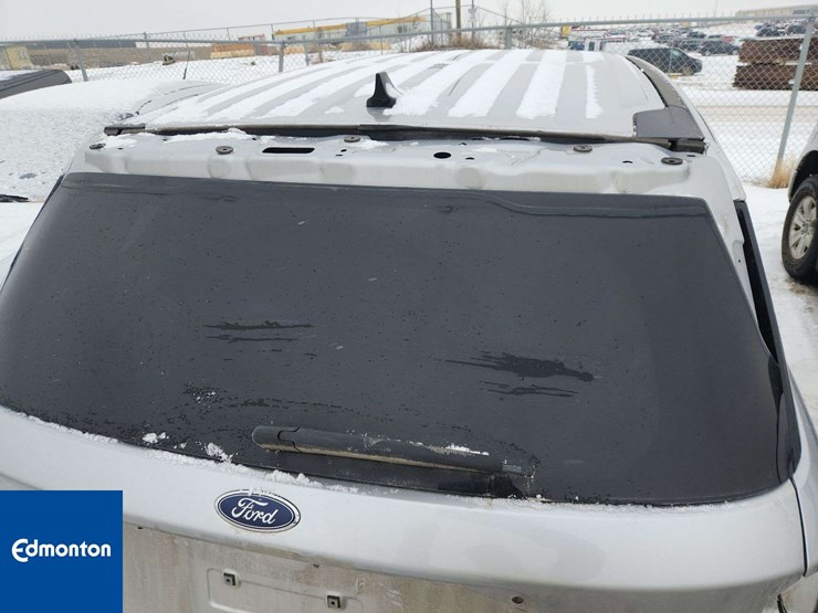 2020-ford-explorer-image-28