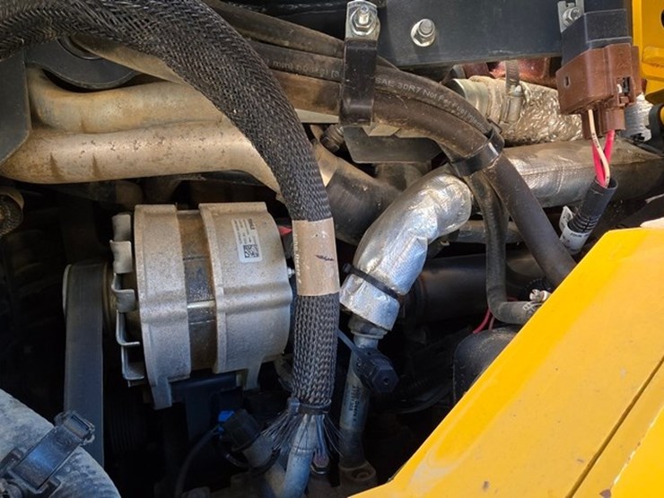 2023-deere-331g-image-44