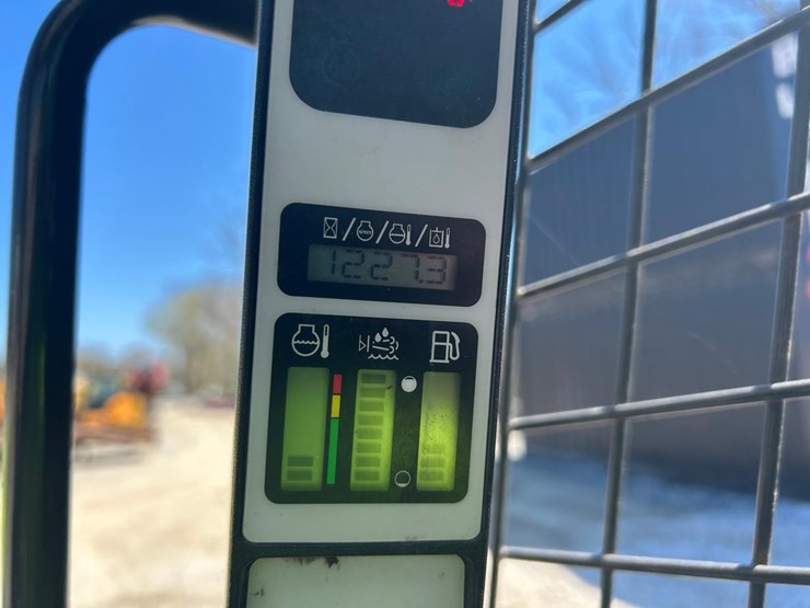 2016-new-holland-l234-image-18