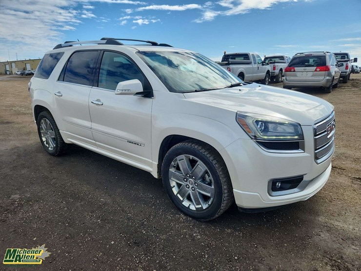 2014-gmc-acadia-denali-image-2