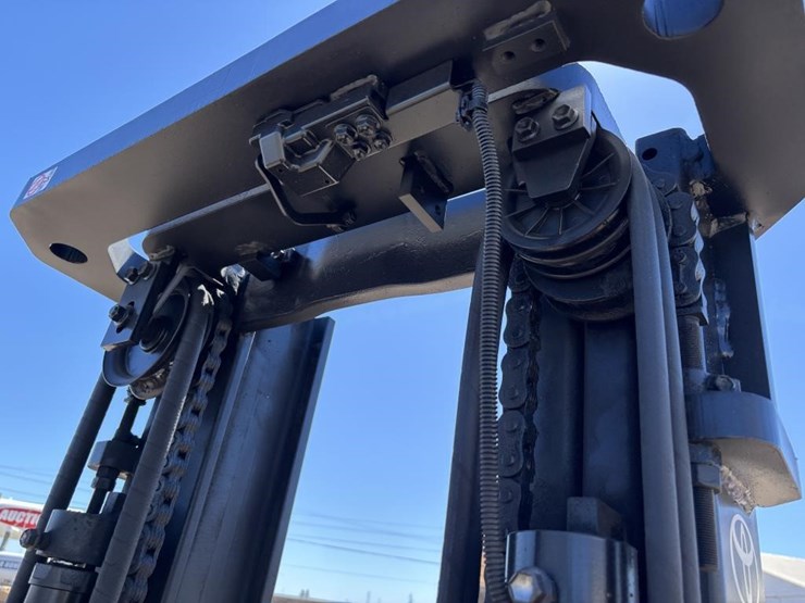 2017-toyota-8fgu30-image-15