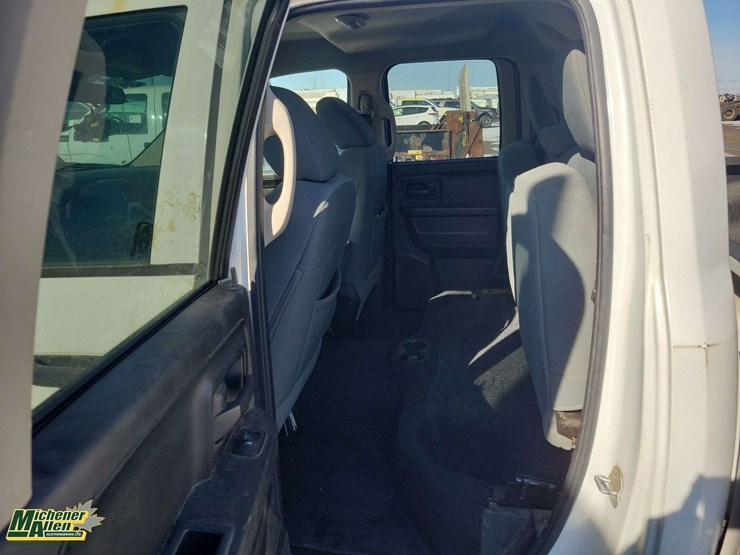 2013-dodge-1500-image-19