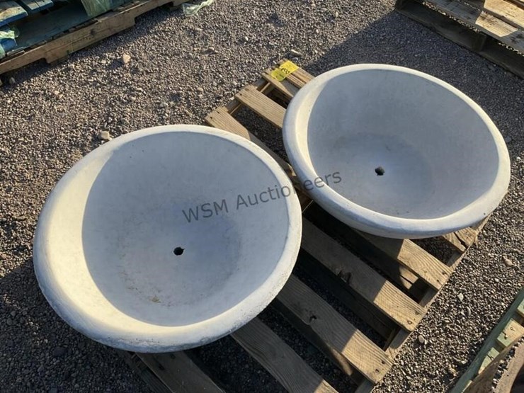 (2)-concrete-planters-image-4