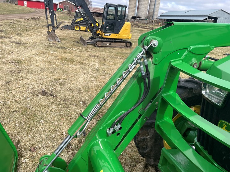 2019-john-deere-5090m-image-13
