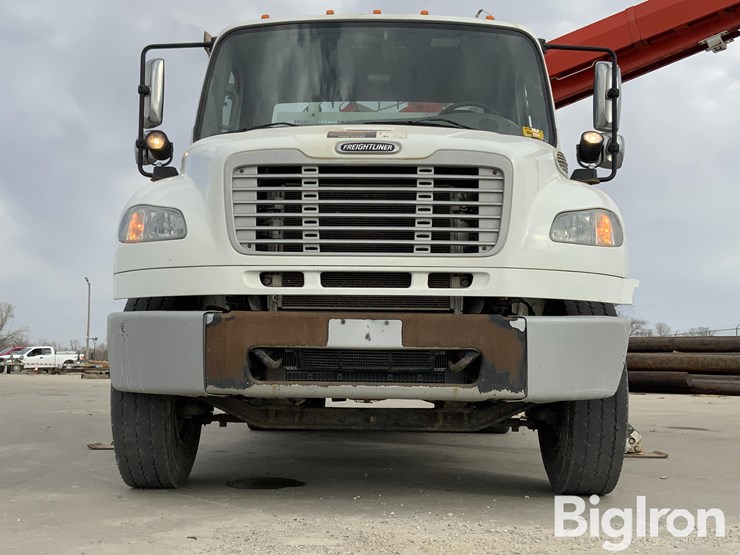 2013-freightliner-m2-106-image-17