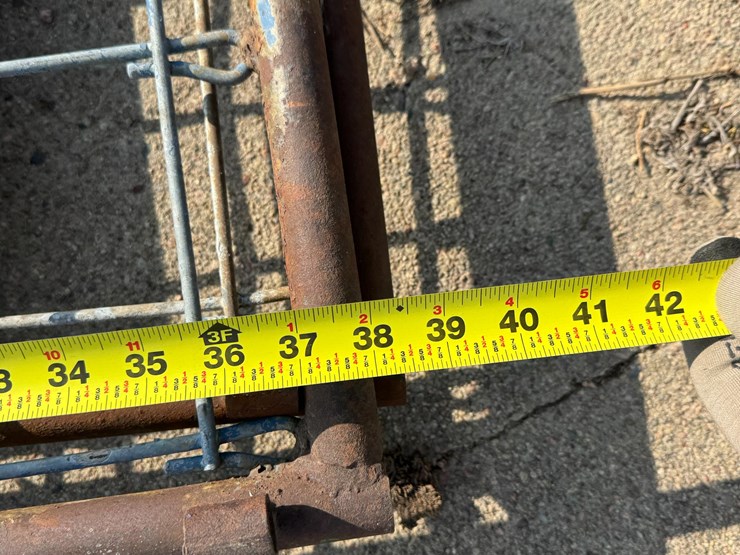 wire-gates-&-barn-tin-image-10