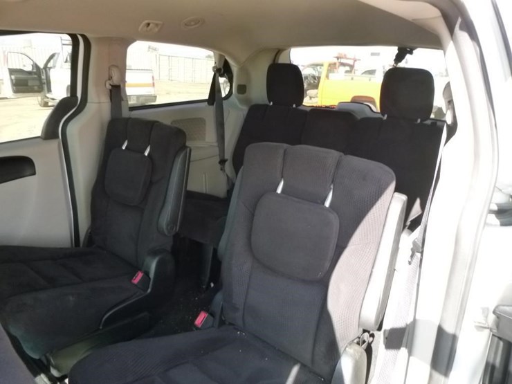 2014-dodge-grand-caravan-image-9