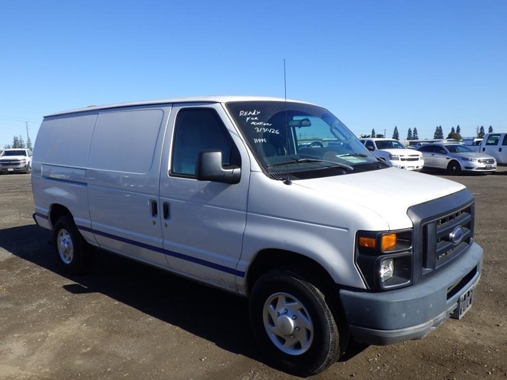 2011-ford-cargo-image-3