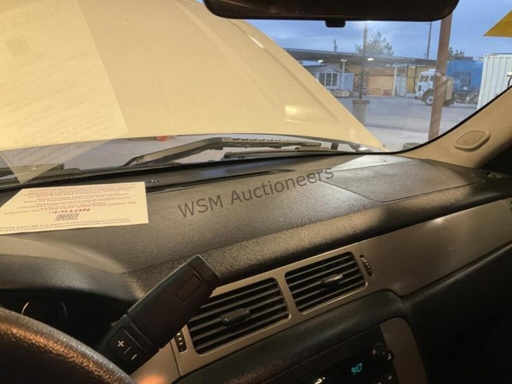 2014-chevrolet-tahoe-image-18