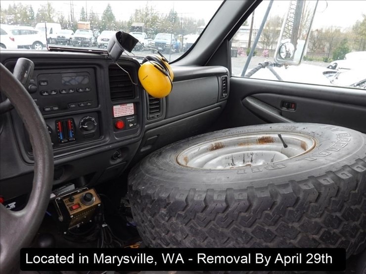 2004-chevrolet-3500-image-2