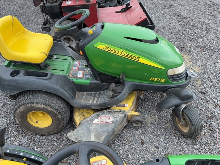 #4084-•-john-deere-ss116-riding-mower-image-4