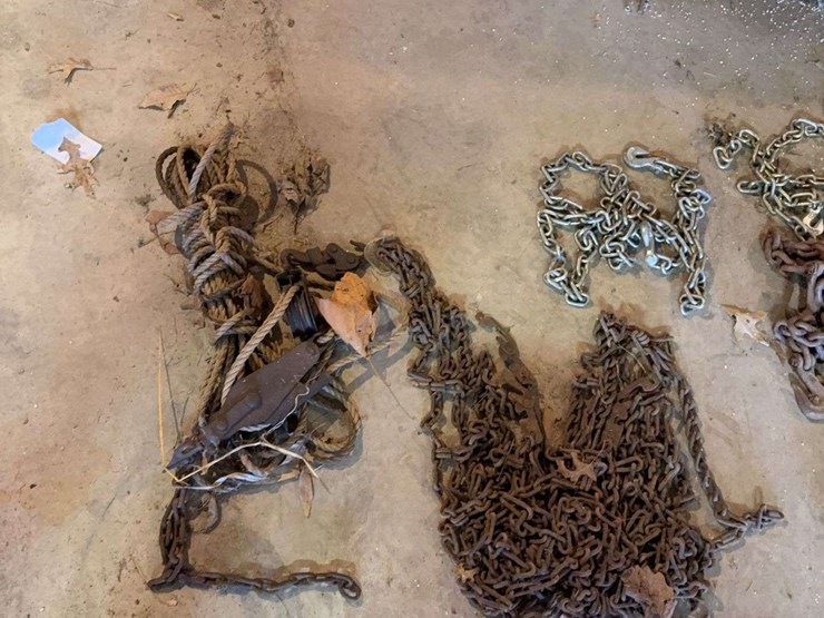 assorted-metal-chains-and-metal-bar-image-2