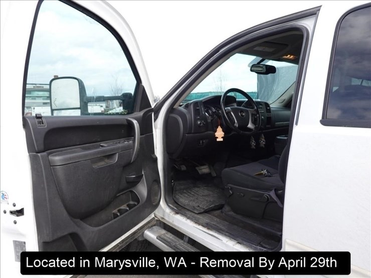 2011-chevrolet-3500-image-9