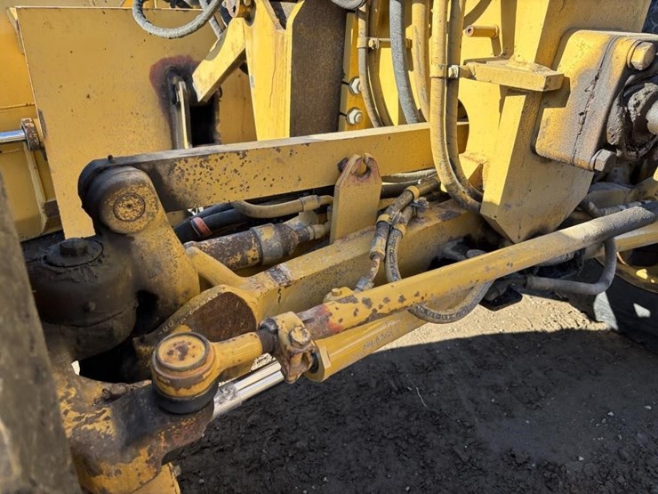 caterpillar-143h-image-15