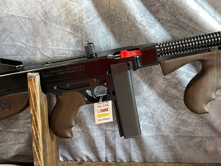 #10055-•-thompson-1927a-1c-ltw-dlx,-45-acp-semi-auto-rifle,-sn:-kpc1200-image-4