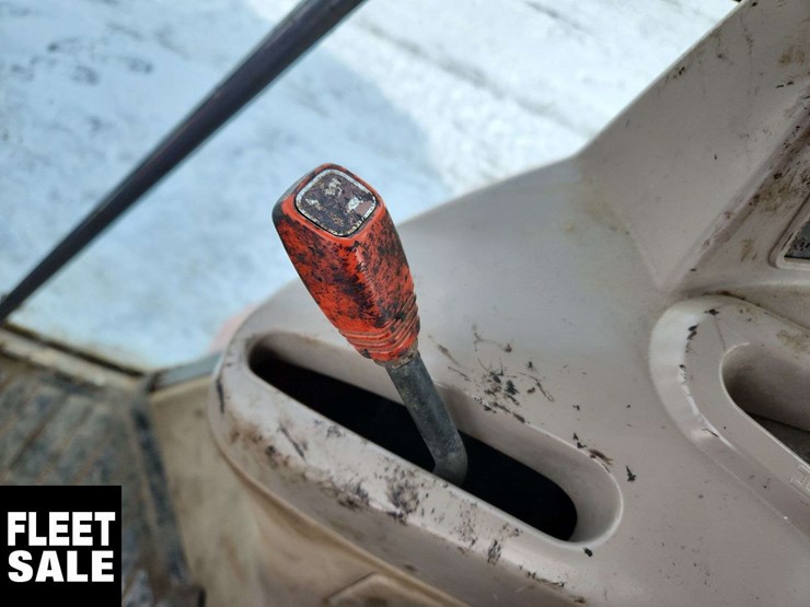 2005-kubota-m105x-image-11