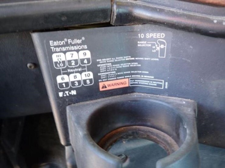 2001-freightliner-fld112-image-17