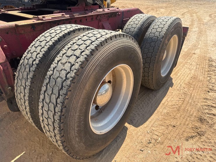 1987-peterbilt-377-image-11