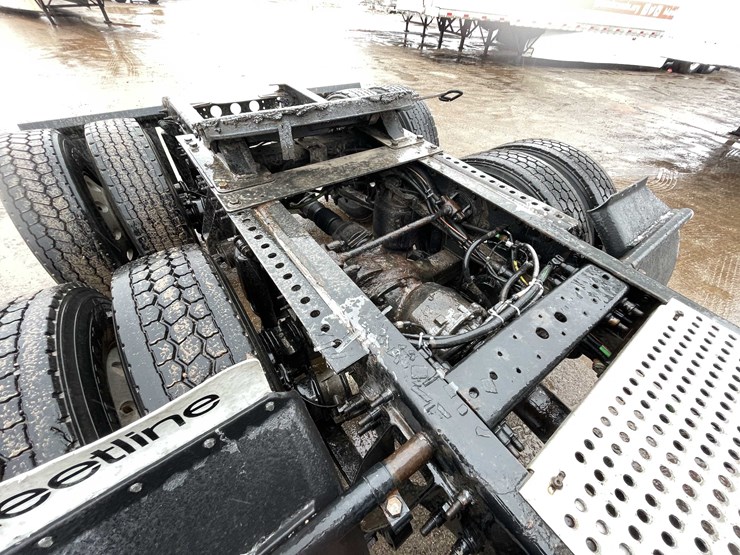 #230-•-2016-international-semi-tractor-(has-wi-title)-(denmark,-wi)-image-33