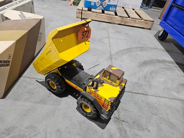 #972-•-tonka-toy-metal-dump-truck-image-7