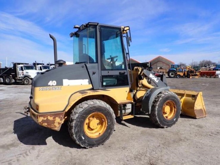 2011-deere-304j-image-5