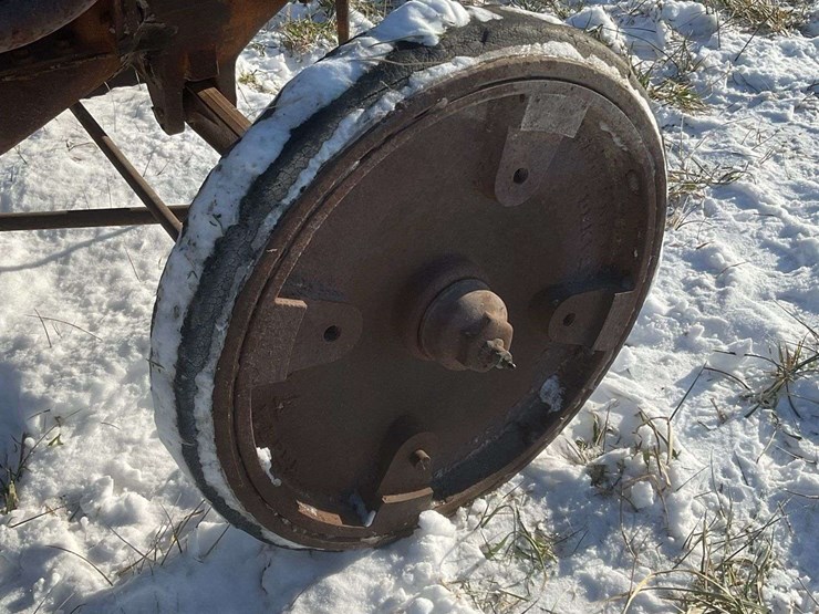 fordson-with-hard-rubber-tires-image-10