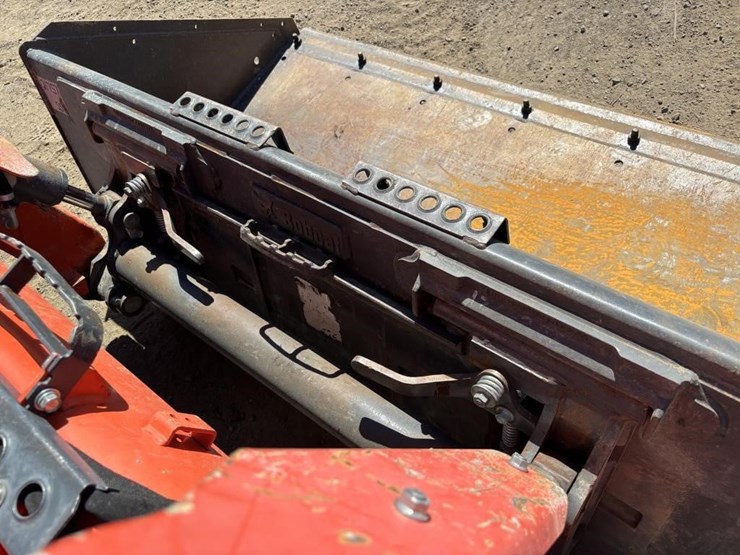 2018-kubota-ssv65-image-11