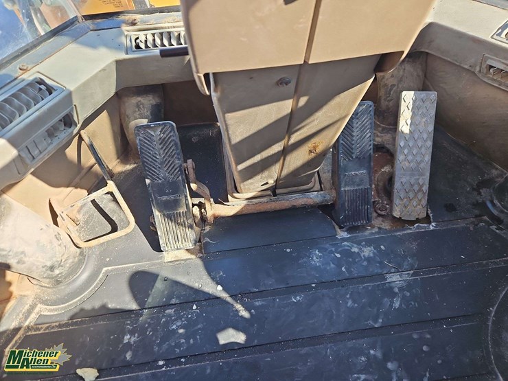 2003-case-621d-xt-image-37