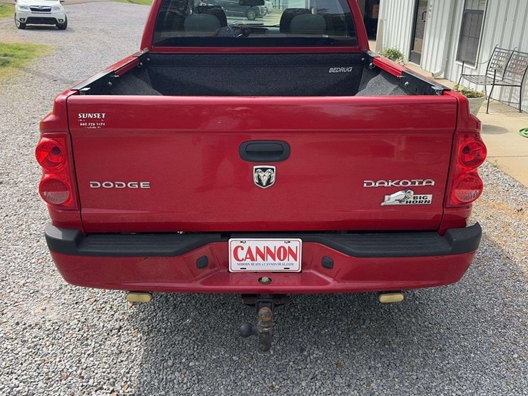 2011-dodge-dakota-image-4