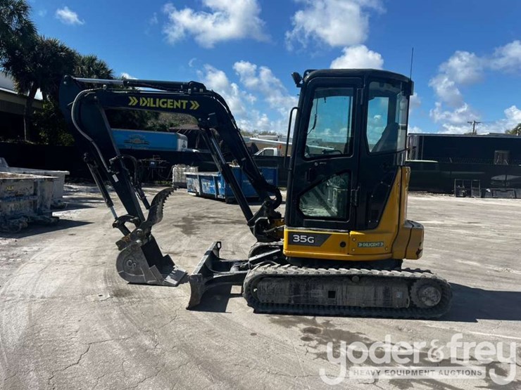 2022-deere-35g-image-2