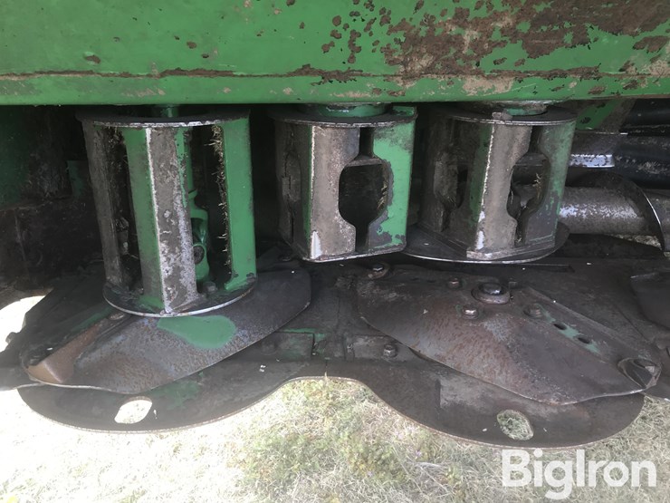 2019-john-deere-w235-image-15