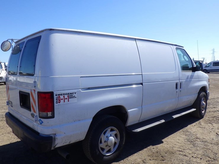 2013-ford-econoline-350-image-4