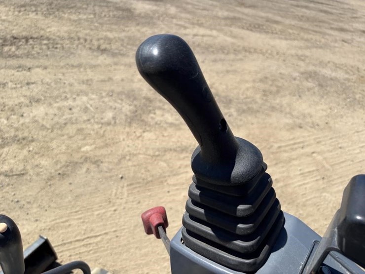 2020-bobcat-e10-image-30