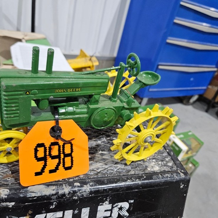 #998 • John Deere Model A 1/16 Die Cast Toy Tractor